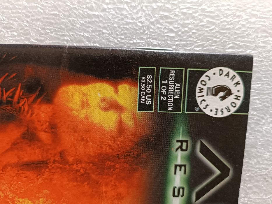 2 antigas revistas Alien Resurrection Comic Dark Horse Comics edição c