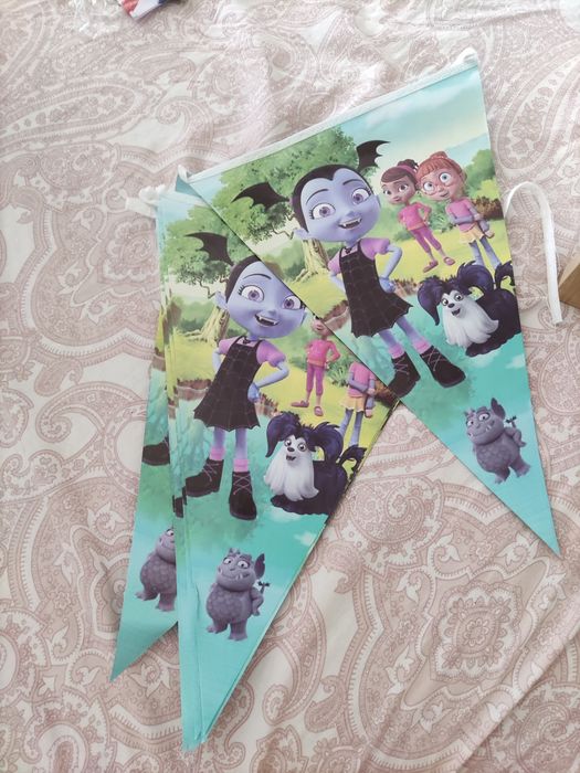Bandeiras de festa da Vampirina