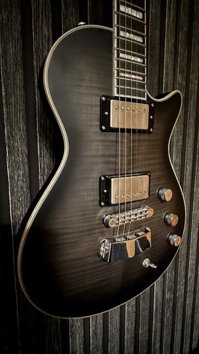 Guitarra Hagstrom Ultra Max Satin Cosmic Black Burst, como nova