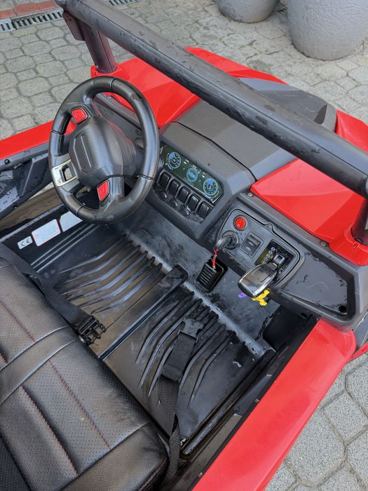 Jeep 4x4 auto na akumulator