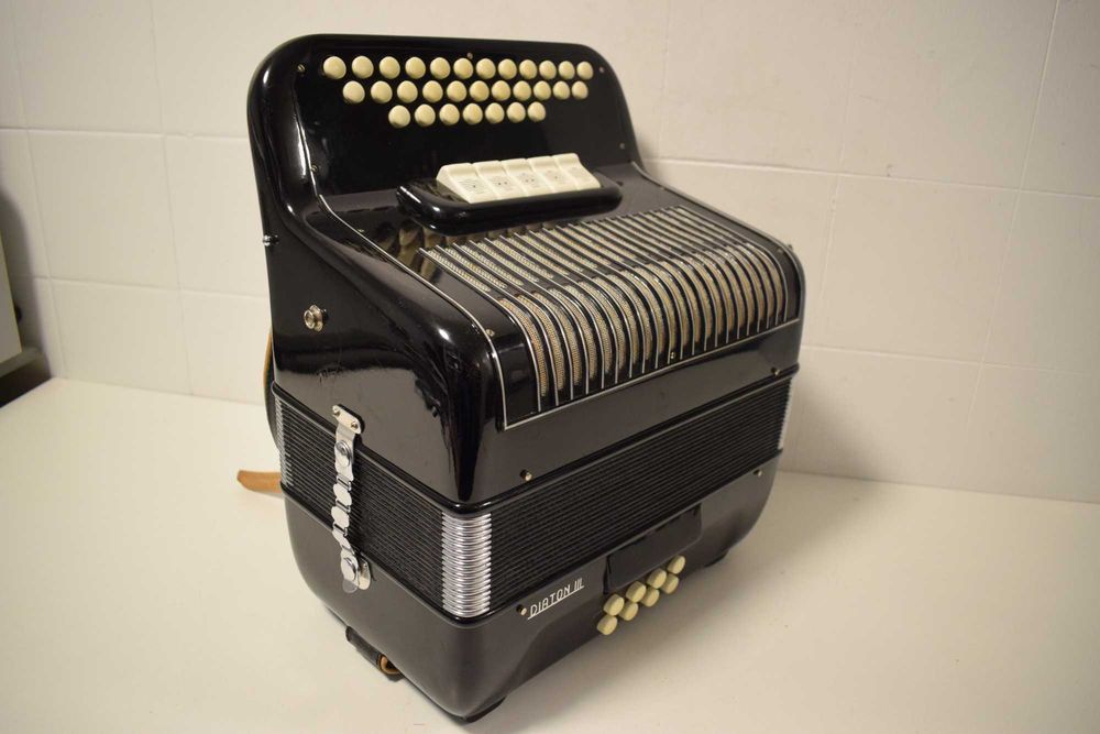 Concertina Adria 3 voz Tonalidade. La.  N 144