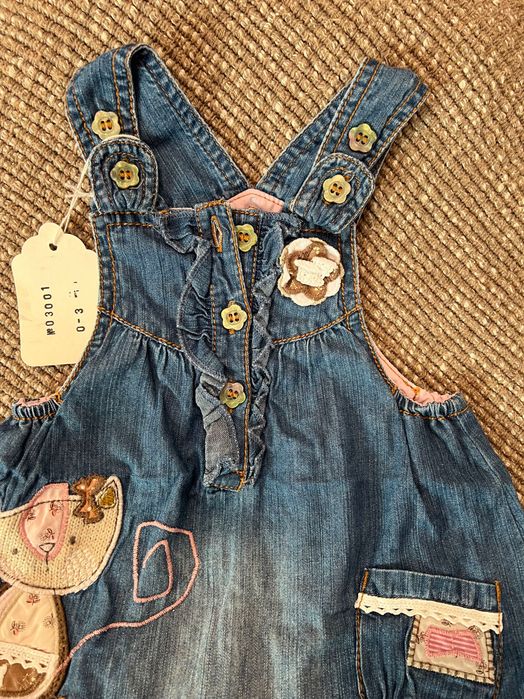 Jardineira vestido em ganga bordada menina