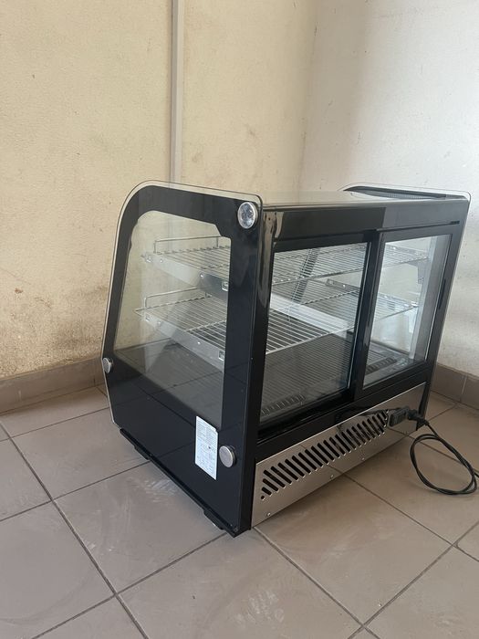 Холодильна Вітрина Кондитерська-Десертна Frosty-Італія 120 літрів