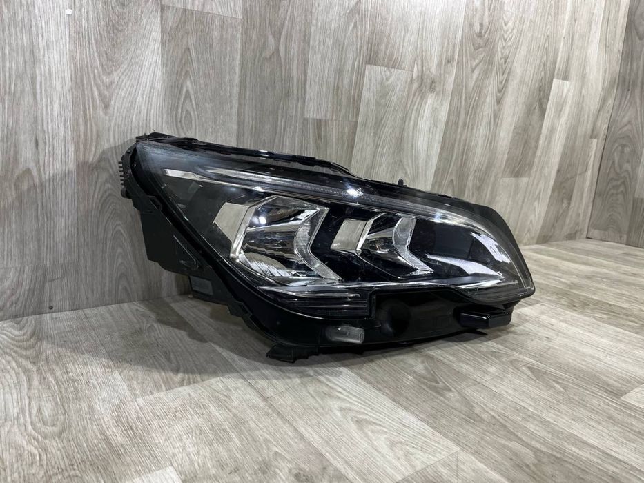 Фара передняя правая Peugeot 3008 2 5008 2 / 2016 - 2020 г.