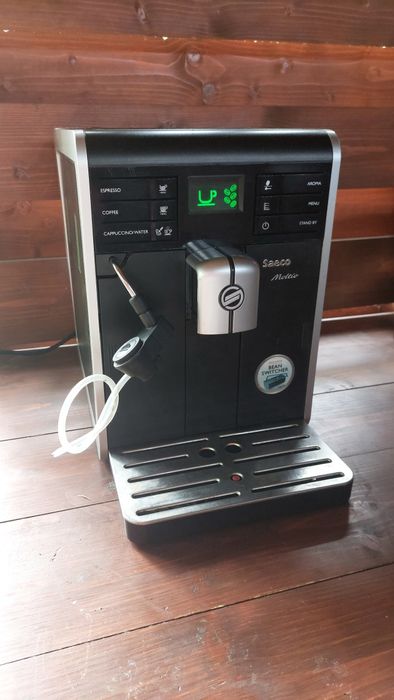 Saeco кавоварка кавомашина з капучинатором  кофемашина