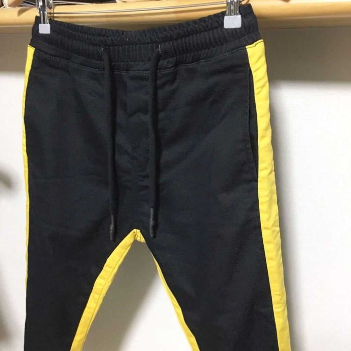 Штаны Zara с желтыми лампасами