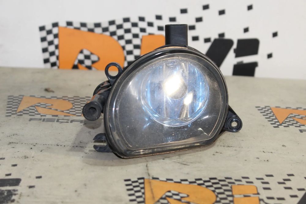 Farol nevoeiro frente direito AUDI A3 (8P1)