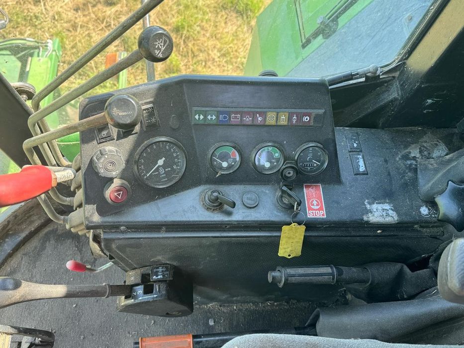 Продам комбайн джондір  1072