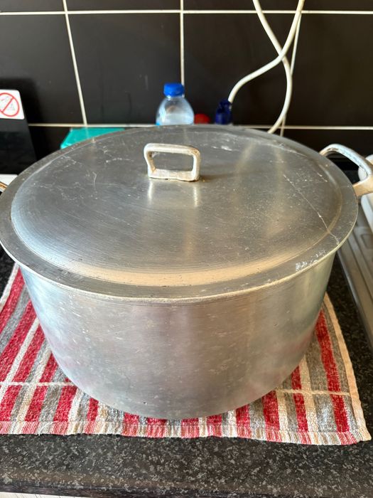 Vendo este tacho e um aspirador para desocupar