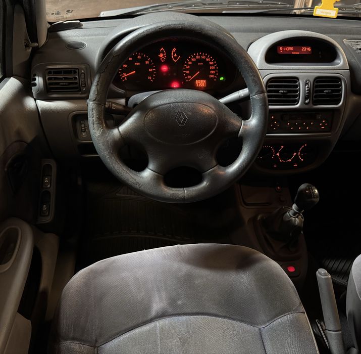 Renault Clio II - 1200 Gasolina foto 5