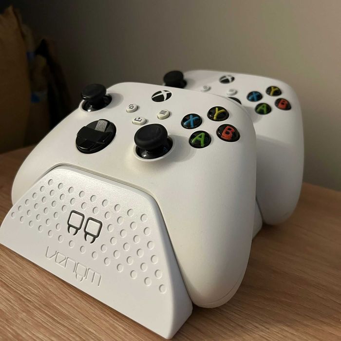 Xbox series s 512gb + 2 controles + base de carregamento