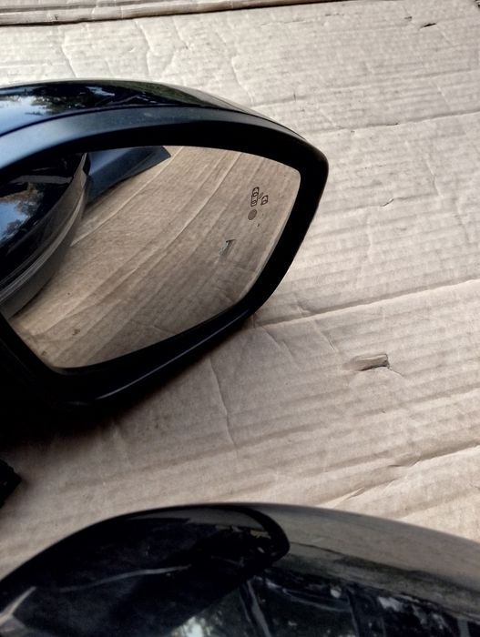 Peugeot 208 lusterka 14 pin prawe