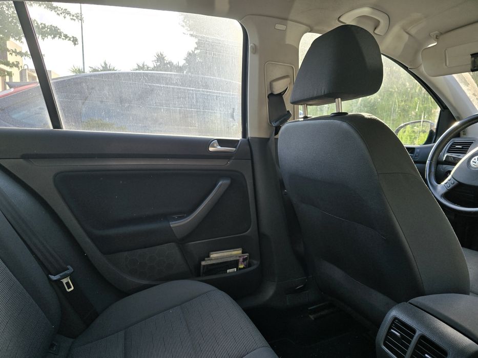 VW Golf V Bluemotion 105 cv em bom estado