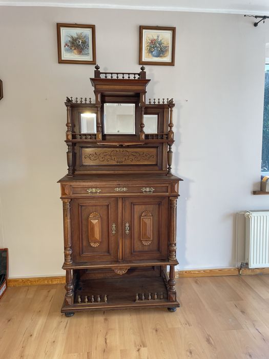 Zabytkowy mebel, witryna.