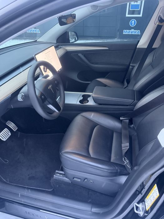 Tesla Y Performance 2024 рік найбагатша комплектація