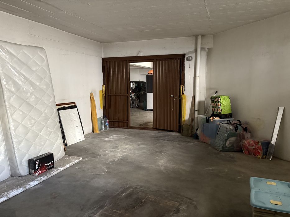 Box de 28m2 em Garagem no Centro da Ericeira