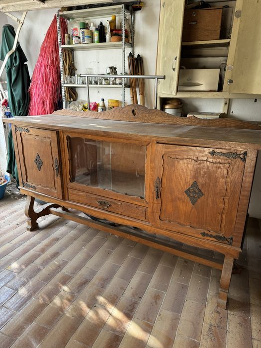 Aparador vintage em madeira maciça