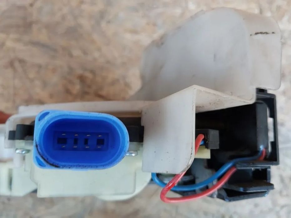 zamek drzwi przedni lewy przód 8 pin vw transporter t5 837015aq