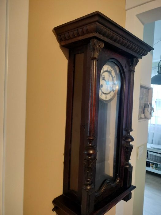 stary drewniany zegar wiszący