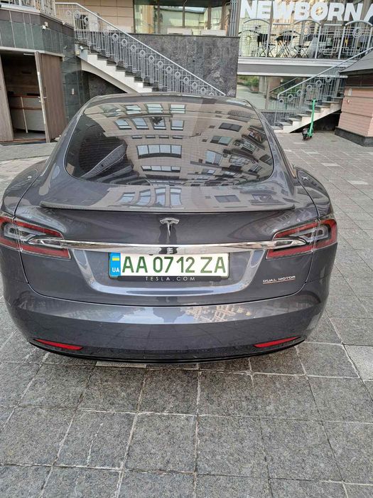 Продаю Tesla Model S 2020
