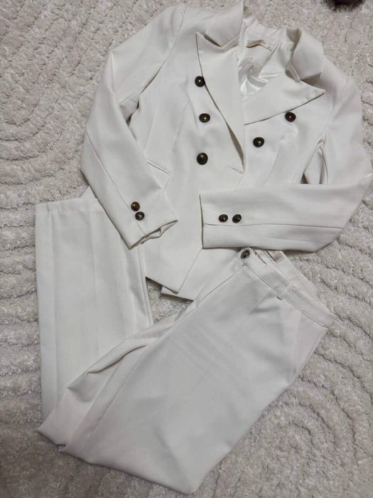 Костюм білий трикотажний