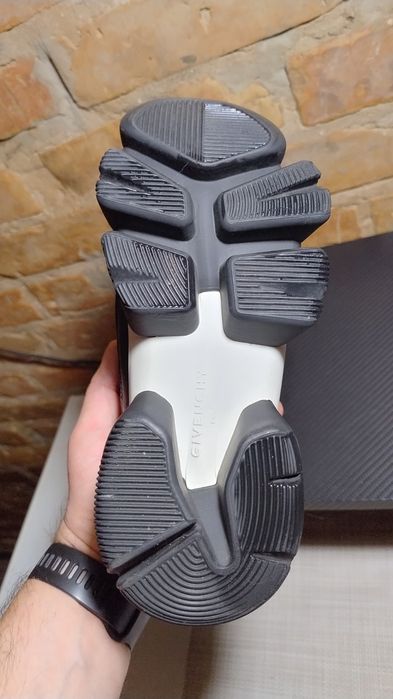 Кроссовки Givenchy. 37 размер