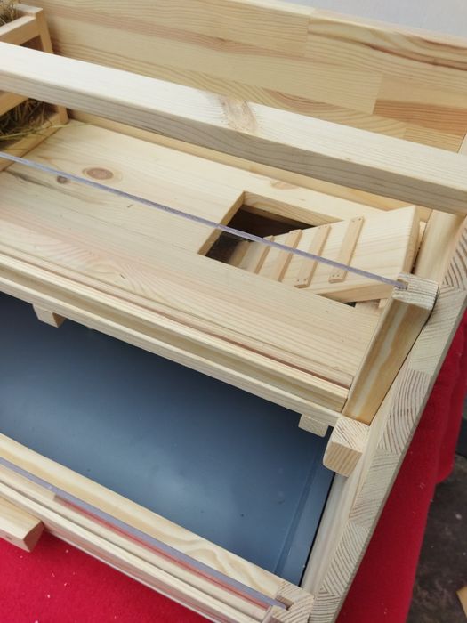 Клітка-стелаж для морських свинок.