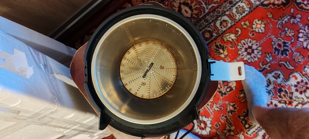 Продам б/у соковичавницю Philips HR 1861