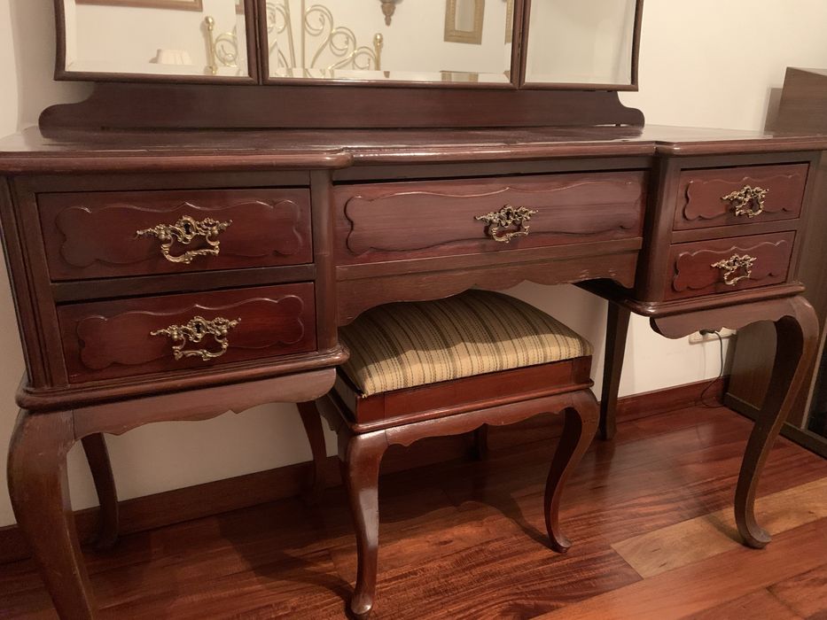 Toucador com espelho e banqueta Queen Anne