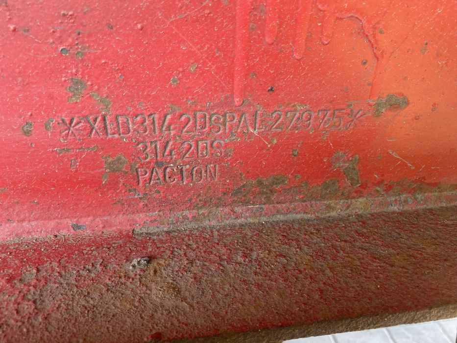 Напівпричіп-зерновоз контейнеровоз,на ходу можливий обмін,