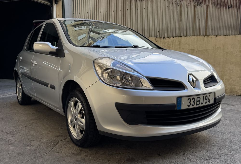 Renault Clio III 1.2 16V - 75Cv - Gasolina