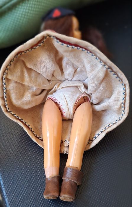 Boneca antiga anos 40  traje típico da ilha da Madeira carapuça flores