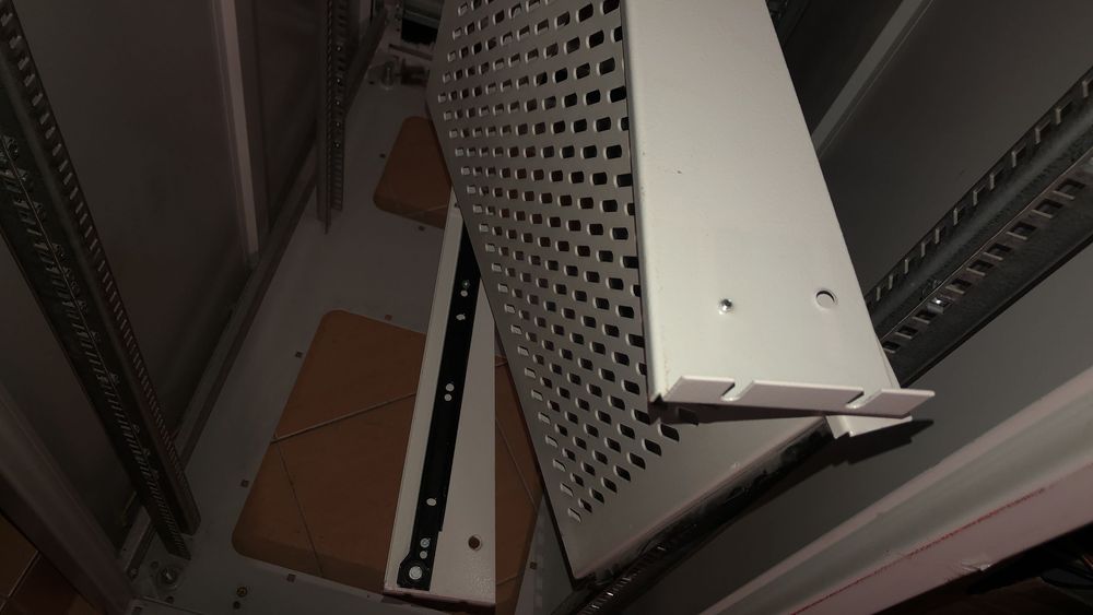 Szafa RACK stojąca 19" 42U 600x1000mm plus półki