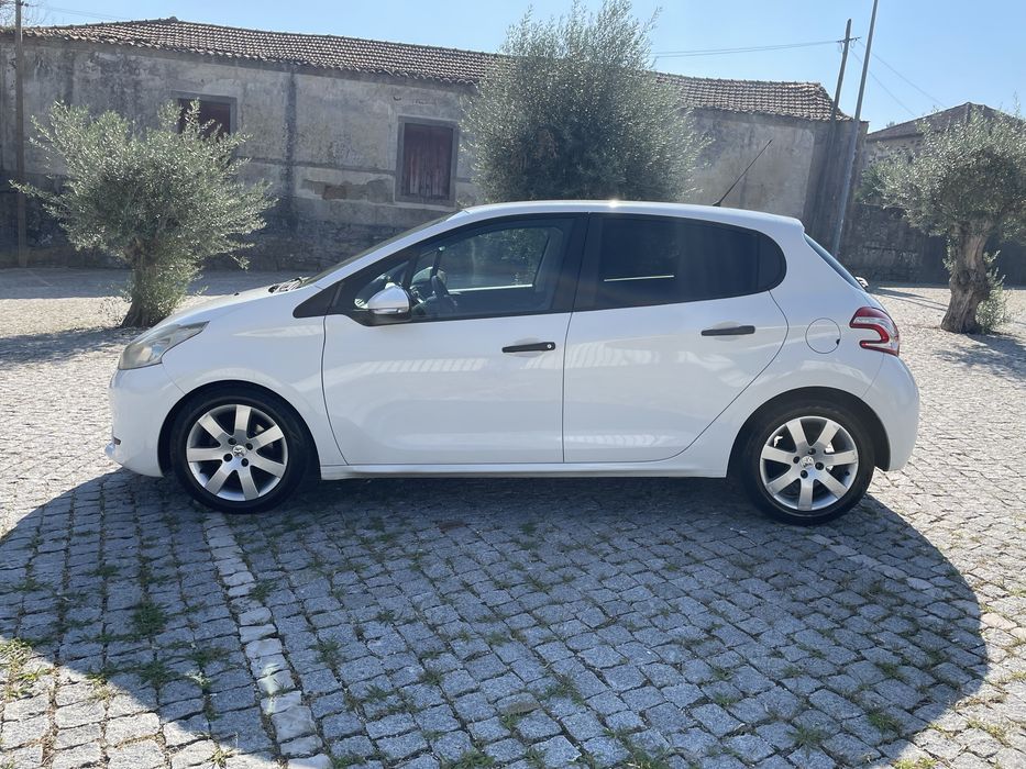 peugeot 208 1.4 hdi — photo 5