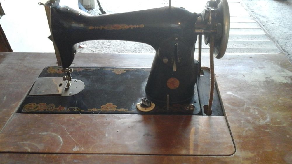Швейна машинка ,