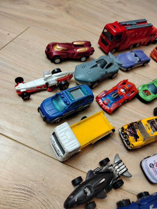 Машинки модельки