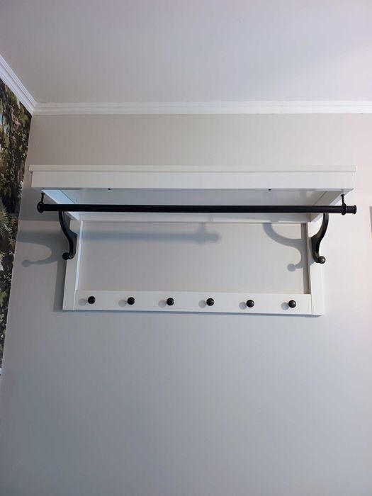 Półka ścienna z wieszakami IKEA HEMNES biała / przedpokój