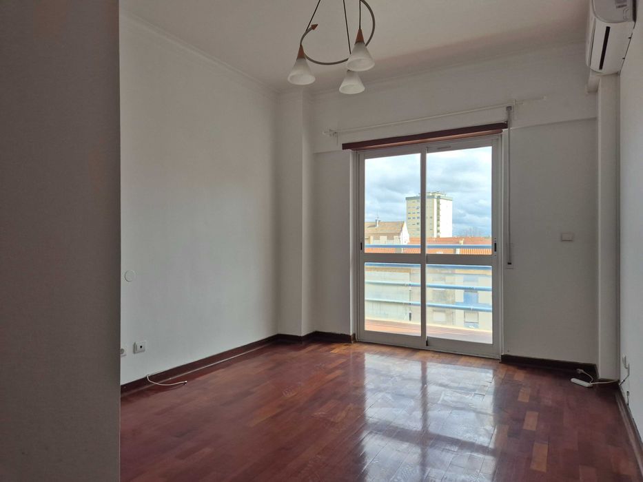 Apartamento T3 para arrendamento no Barreiro