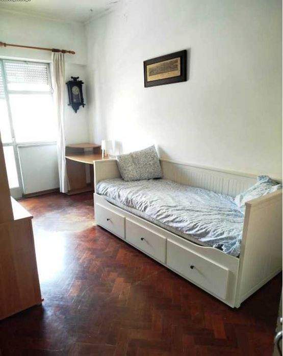 Quarto em Odivelas Próximo da Rotunda da CGD e Metro