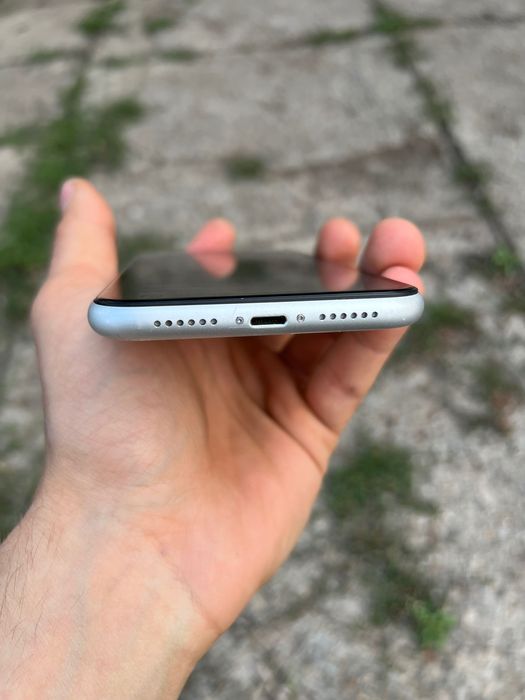iPhone XR 128GB с чохлом