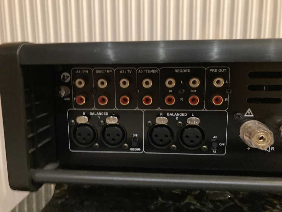 Wzmacniacz T+A Power Plant Balanced