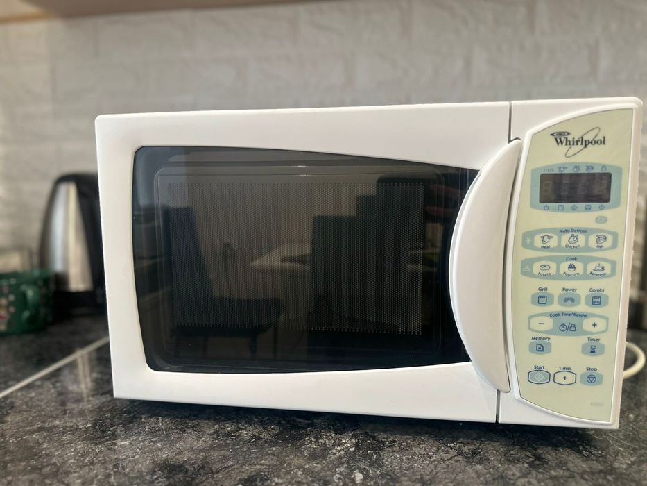 Мікрохвильова  піч Whirlpool  б/у