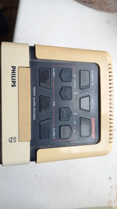 ФМ -приёмник, часы, будильник Филлипс