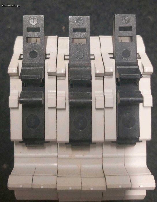 Bornes de ligação cada 0,10