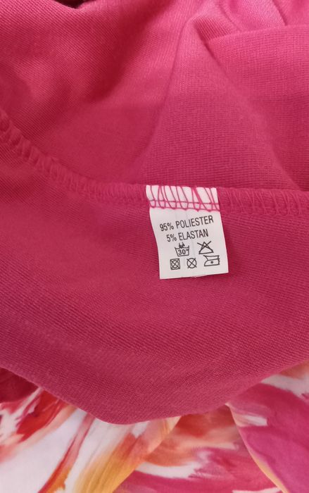 Dres welurowy fuksja z krótkimi spodenkami
