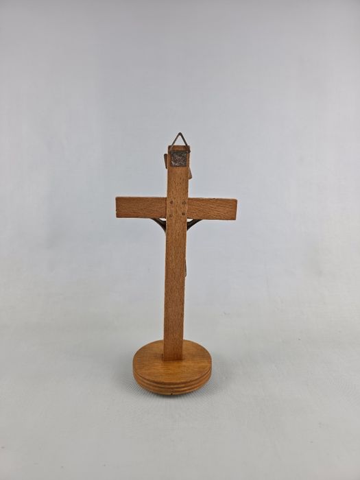 Drewniany krzyż krzyżyk krucyfiks