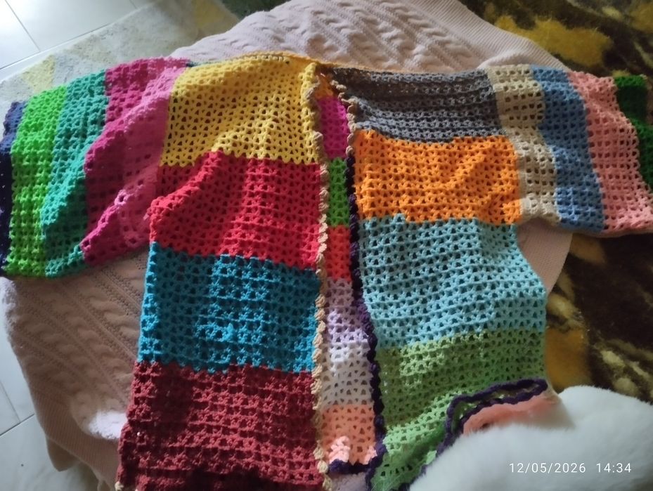 Tops em renda e feitos a mão