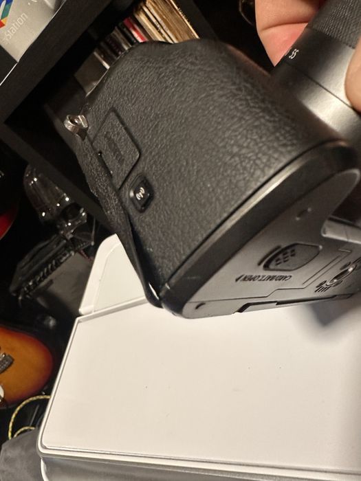 Câmera Canon EOS M5 + oje tiva 18-55mm