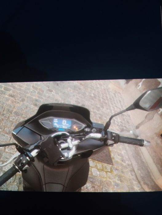 PCX 2023 com 2 capacetes