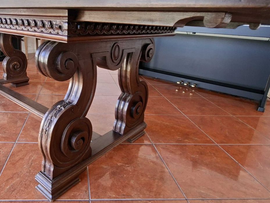 Mesa de Jantar – Madeira Maciça Trabalhada